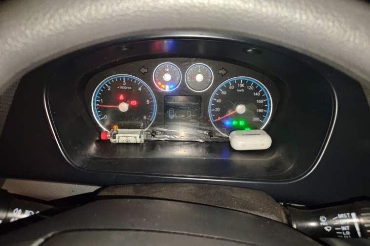 Used Foton Toano 2023 Joy Elephant Multi-Function 2.0T Manual Long-Wheelbase Mid-Roof Model with Single Rear Tire Available in 5/6/7/9-Seater Configurations
