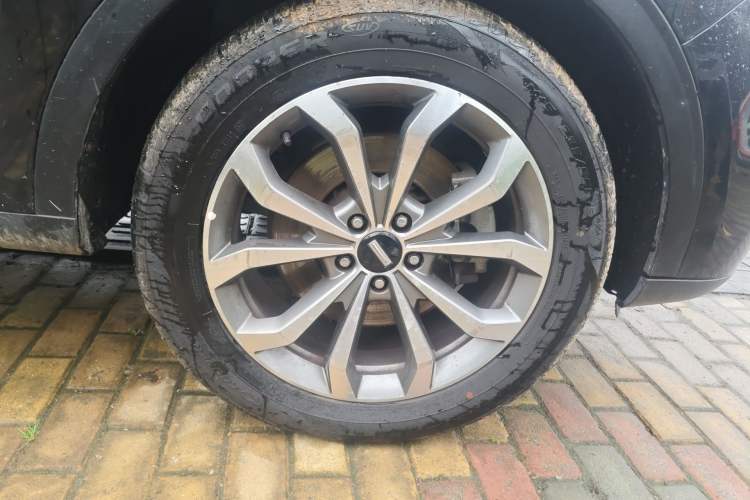 Used Wey VV6 2018 2.0T Two-Wheel-Drive Ultra-Luxury Version China V Standard Right Front Wheel Hub