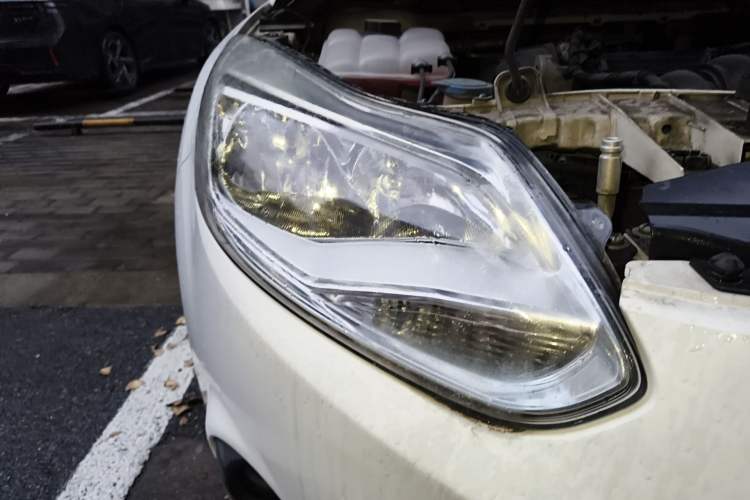 Used Ford Focus 2012 Sedan 1.6L Automatic Comfort Model Right Front Headlight