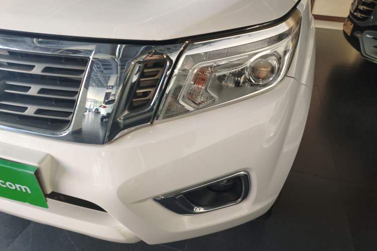 Used Nissan Navara 2017 2.5L Automatic 4x4 Luxury Edition QR25
