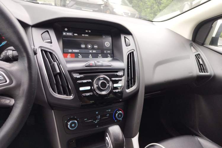 Used Ford Focus 2017 Hatchback 1.6L Automatic Comfort Plus SmartDrive Edition Audio And AC Panel