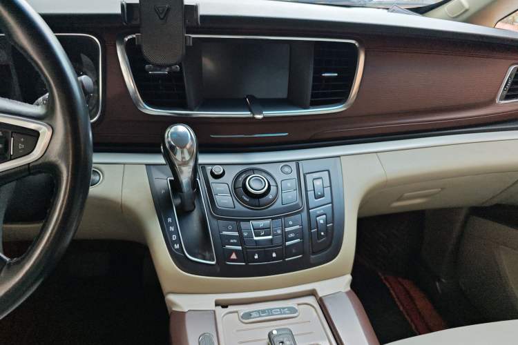 Used Buick GL8 2017 25S Comfort Version China V Standard Audio And AC Panel