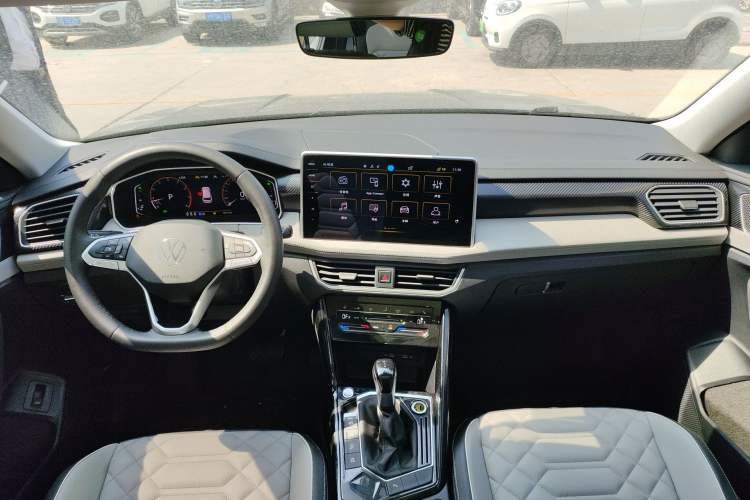 Used Volkswagen Tayron 2023 300TSI Two-Wheel-Drive Luxury Plus Advanced Edition Center Console