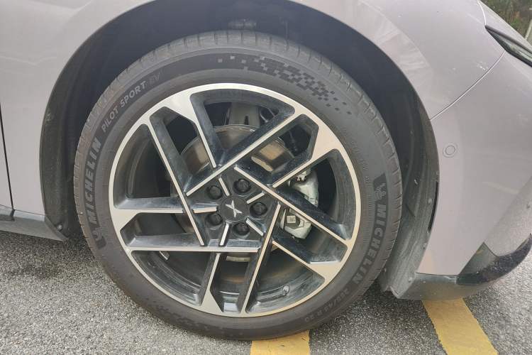 Used XPeng P7+ 2024 Ultra-Long Range Max Right Front Wheel Hub