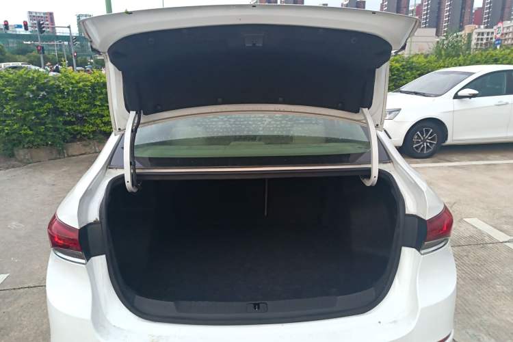 Used Buick GT 2019 15T Dual-Clutch Connected Elite Model China VI Trunk