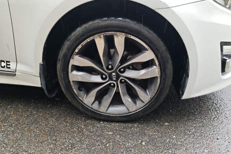 Used Kia K5 2014 2.0L Automatic PREMIUM Right Front Wheel Hub