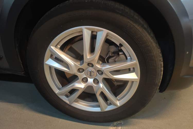 Used Volvo V90 2017 Cross Country T5 AWD Smart Range Edition