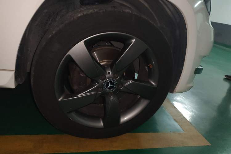 Used Mercedes-Benz GLK-Class 2013 GLK 300 4MATIC Dynamic Sunroof Model