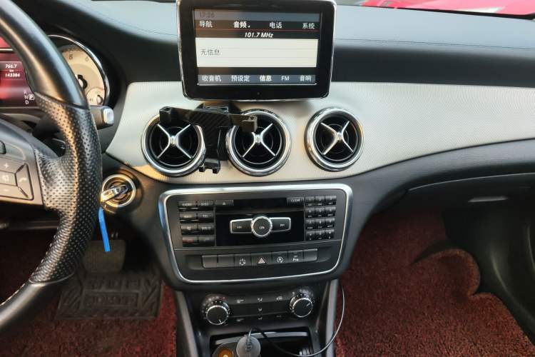 Used Mercedes-Benz GLA 2015 GLA 200 Fashion Model Audio And AC Panel