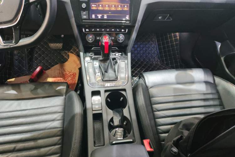 Used Volkswagen Magotan 2019 330TSI DSG Luxury Model China V Standard Gear Lever