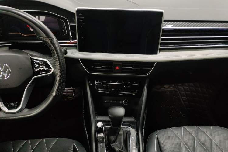 Used Volkswagen Tiguan L 2023 Restyled 330TSI Automatic Two-Wheel Drive R-Line Enhanced Comfort Version Audio And AC Panel