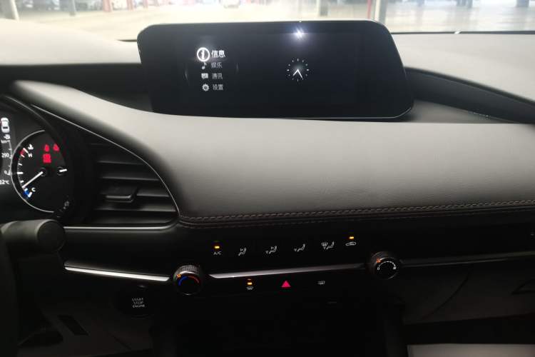 Used Mazda 3 Axela 2023 2.0L Automatic Zhiqing Edition Audio And AC Panel