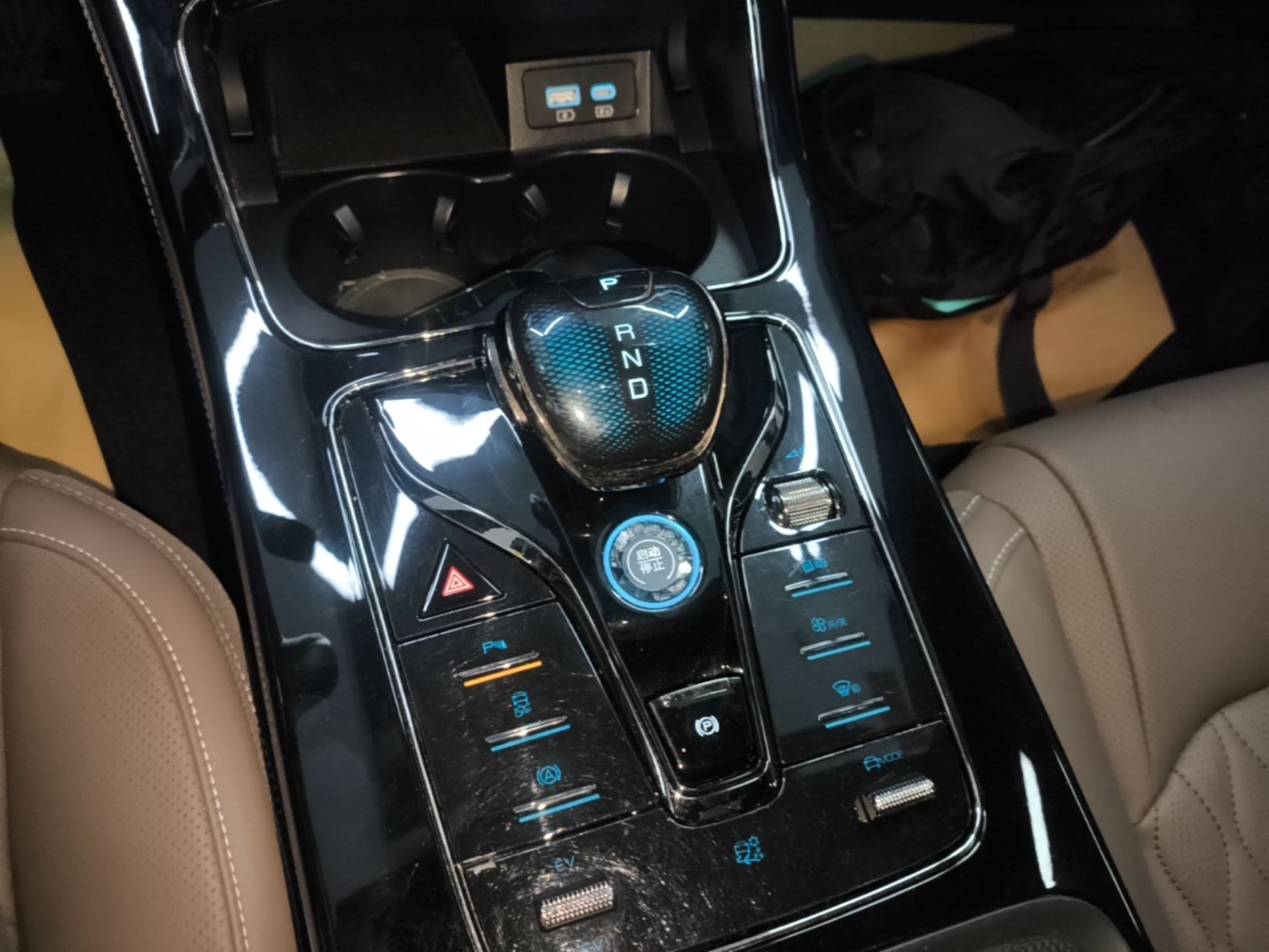 BYD Han 2024 DM-i Glory Edition 121KM Prestige Model - Executive — снимка 16