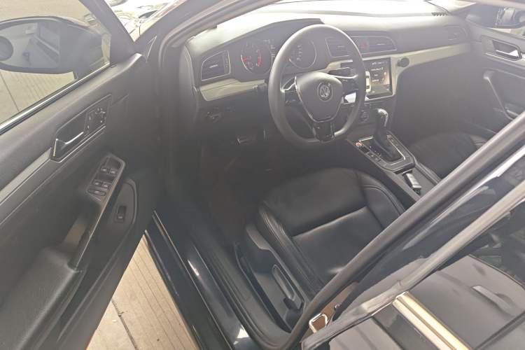 Used Volkswagen Lamando 2017 230TSI DSG Fashion Edition
