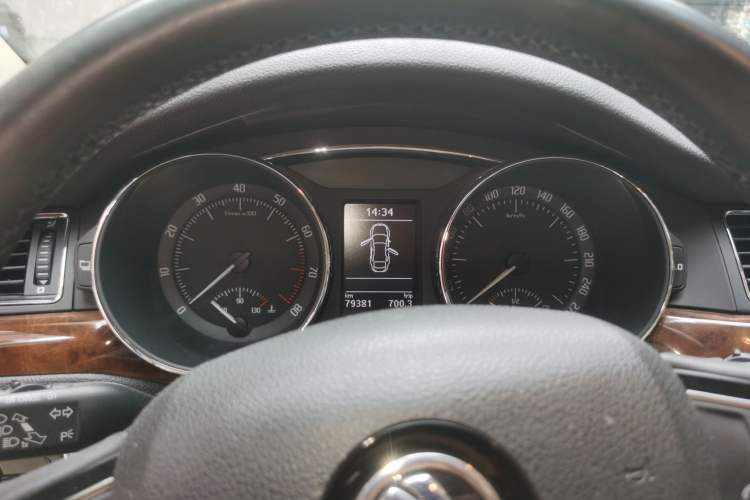 Used Skoda Superb 2013 1.8TSI Automatic Yashi Edition Instrument Cluster