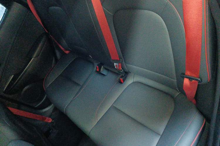 Used Hyundai ENCINO 2018 1.6T Dual-Clutch ZhiPao Edition China V Standard Left Rear Seat