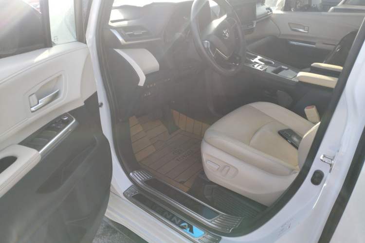 Used Toyota Sienna 2021 2.5L Hybrid Premium Edition