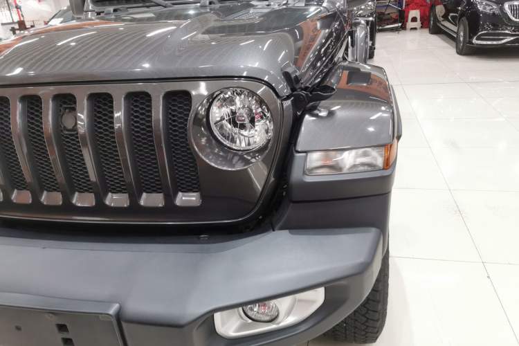 Used Jeep Wrangler 2019 2.0T Sahara Two-Door Version China VI Emission Standard