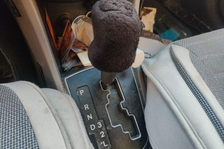 Used Hyundai Verna (older generation) 2014 1.4L Automatic Smart GLS Gear Lever