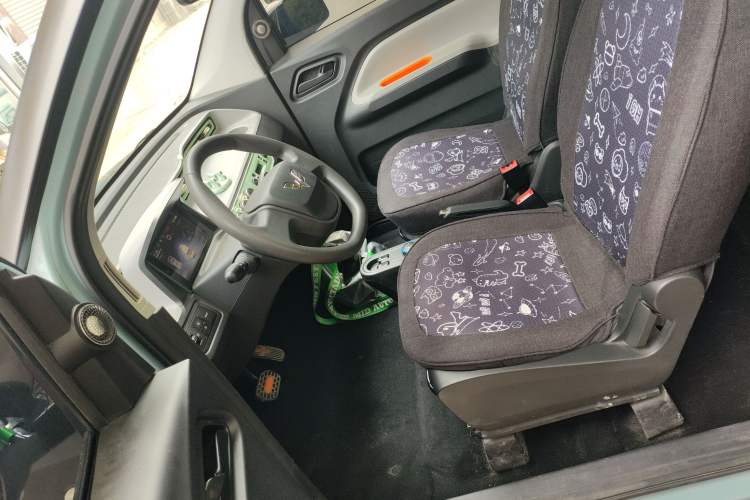 Used Wuling Hongguang MINIEV 2022 Zizai Version Lithium Iron Phosphate Left Front Seat