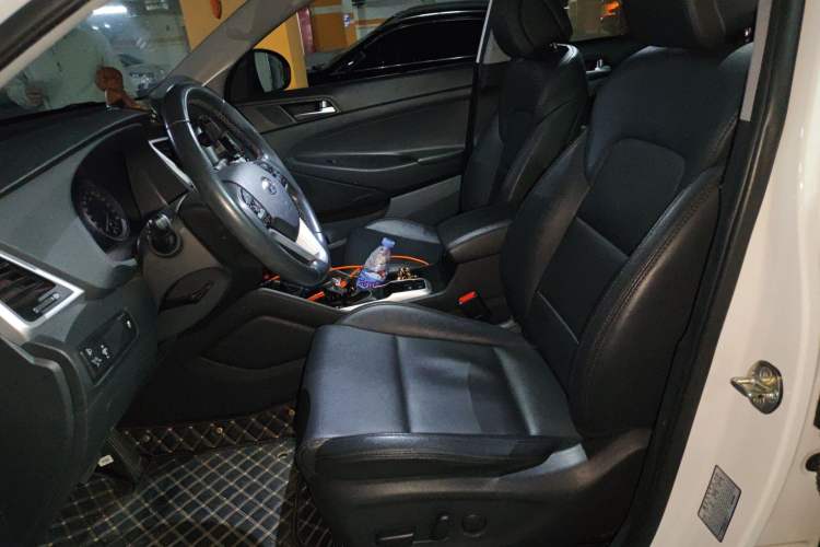 Used Hyundai Tucson 2018 1.6T Dual-Clutch Two-Wheel Drive 15th Anniversary Special Edition
