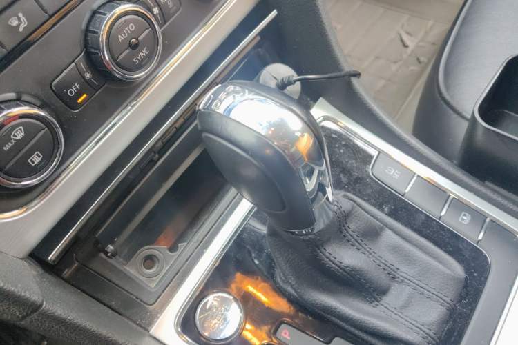 Used Volkswagen Passat 2014 1.8TSI DSG Prestige Edition Gear Lever