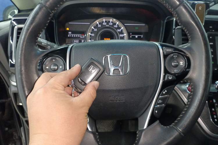 Used Honda Elysion 2016 2.4L Supreme Edition Interior 1