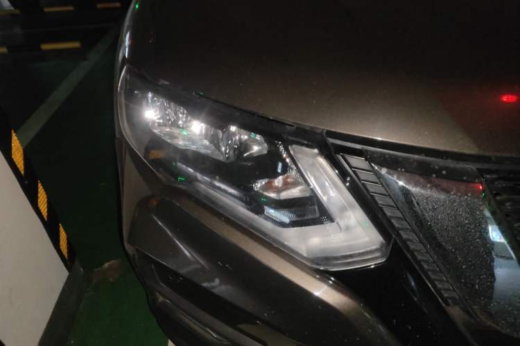 Used Nissan X-Trail 2019 2.5L CVT Smart Connect Luxury Edition 4WD Right Front Headlight