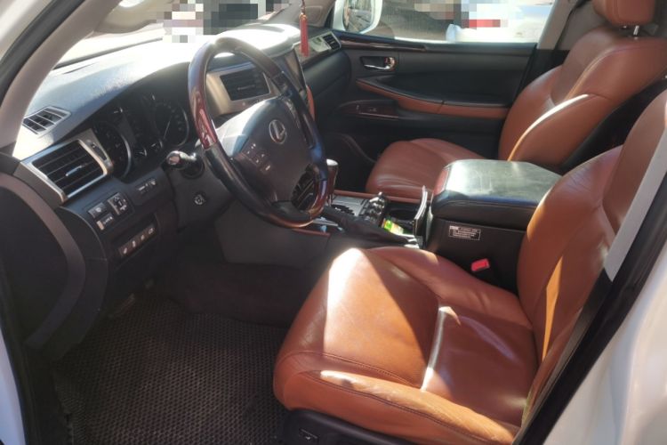 Used Lexus LX 2013 570
