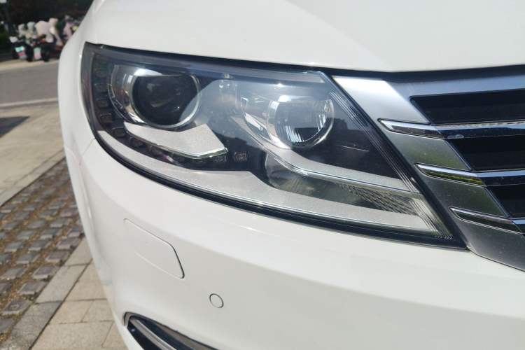 Used Volkswagen FAW-Volkswagen CC 2015 2.0 TSI Luxury Model Right Front Headlight