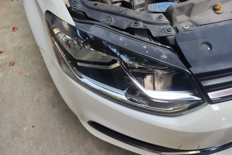 Used Volkswagen Polo 2016 1.6L Automatic Comfort Model Right Front Headlight