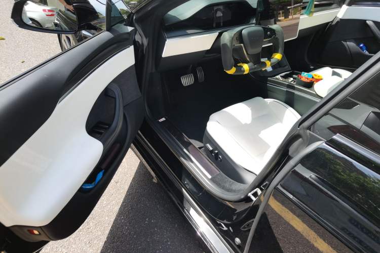 Used Tesla Model S 2023 Three-Motor All-Wheel-Drive Plaid Version