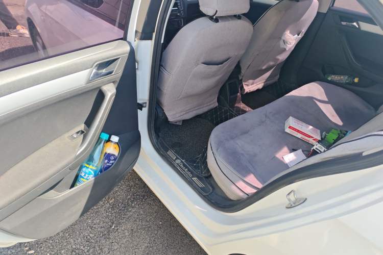 Used Volkswagen Jetta 2015 1.6L Manual Comfort Model