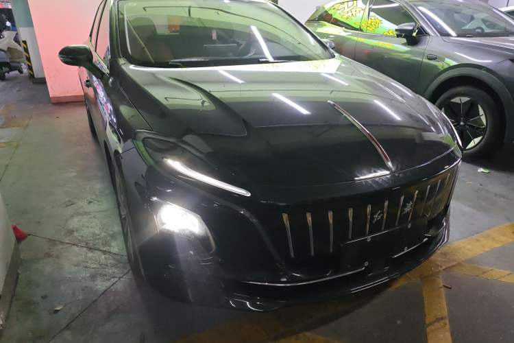 Used Hongqi E-QM5 2022 431 km Charge & Enjoy Edition Front Right 45 Deg