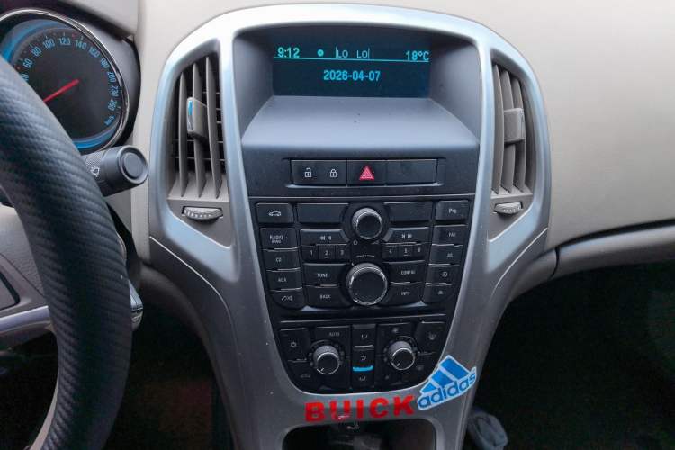 Used Buick GT 2013 GT 1.6L Manual Entry-Level Model Audio And AC Panel