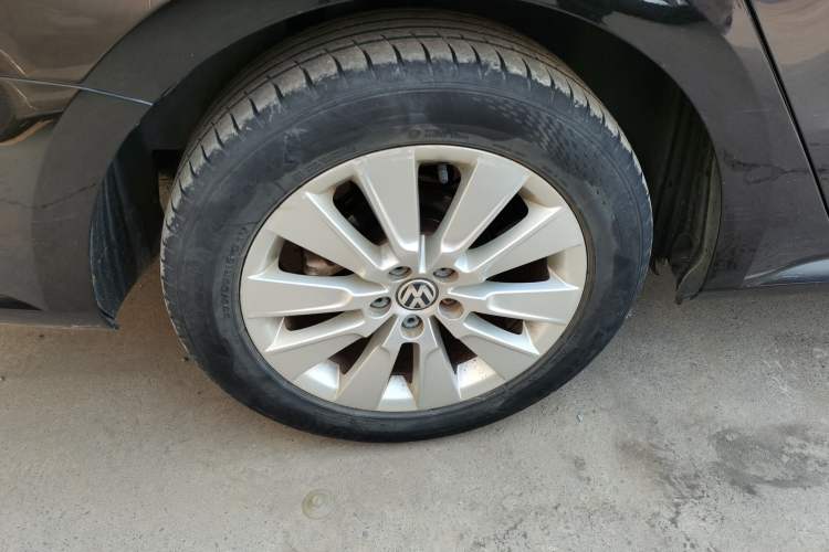 Used Volkswagen Lavida 2015 1.6L Automatic Comfort Edition
