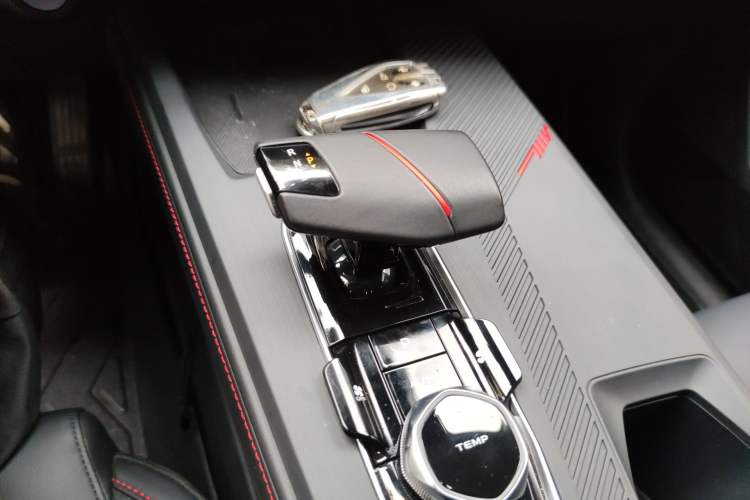 Used CHANGAN OSHAN Z6 2022 Blue Whale 1.5T DCT Smart Navigation Model Gear Lever