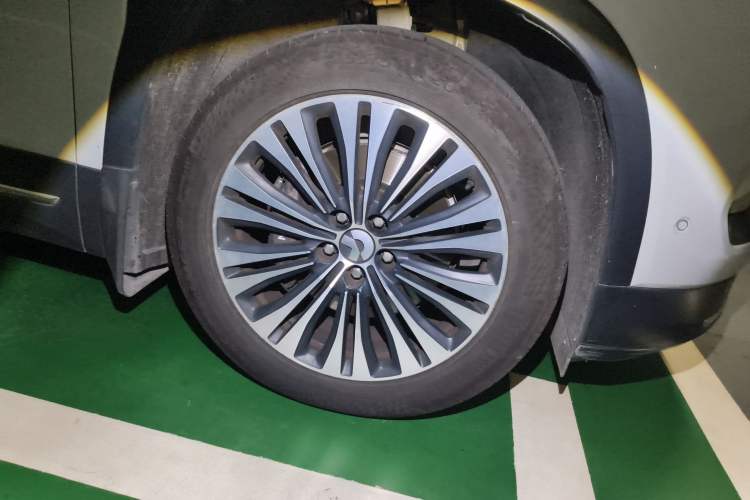 Used Nio EC6 2020 605 km Sport Edition Right Front Wheel Hub