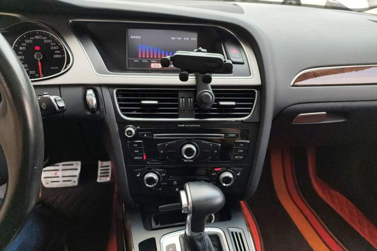 Used Audi A4L 2015 35 TFSI Automatic Comfort Model Audio And AC Panel