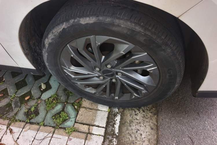 Used SAIC MAXUS EUNIQ 5 2020 1.3T PLUG-IN Luxury Edition Right Front Wheel Hub