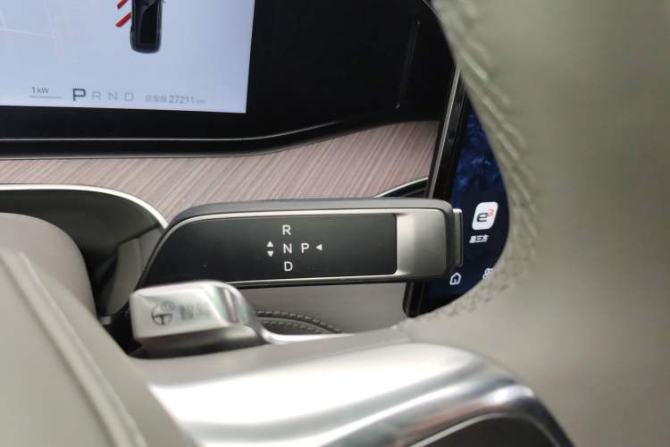 Used Denza N9 2025 Flagship Model
