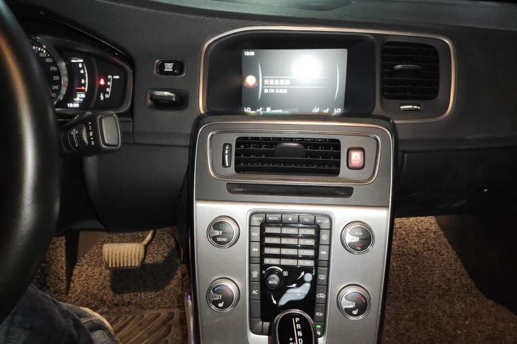 Used Volvo S60 2017 S60L T4 Smart Range Edition Audio And AC Panel