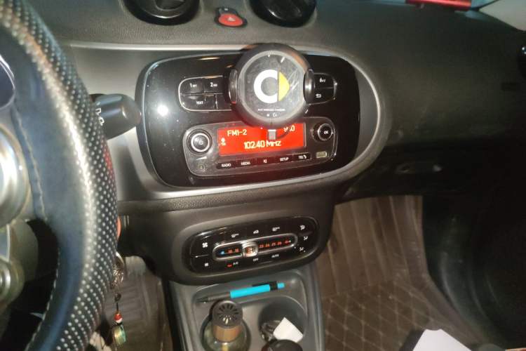 Used smart forfour 2016 1.0L 52 kW Passion Edition Audio And AC Panel