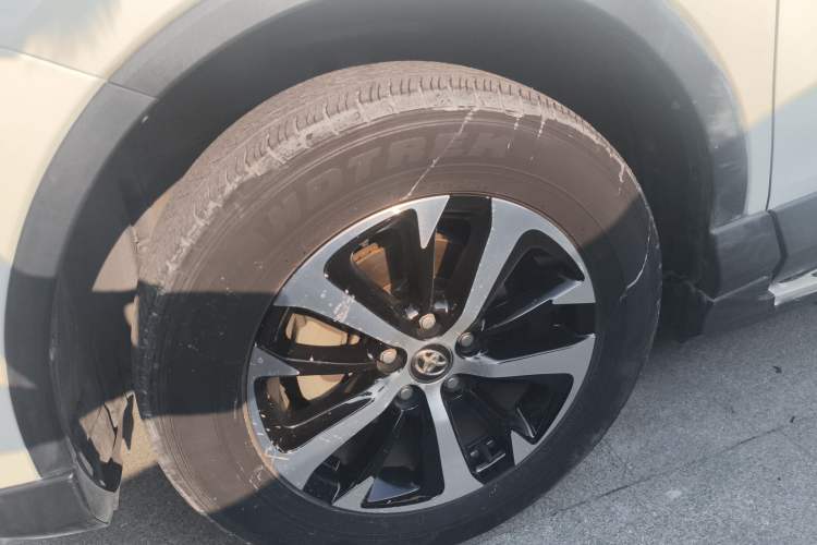 Used Toyota RAV4 2019 2.0L CVT Two-Wheel Drive Luxury Version China VI Standard