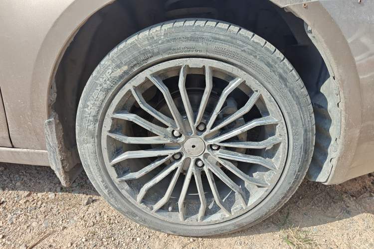 Used Soueast V5 Lingzhi 2012 1.5L Manual Standard Edition Right Front Wheel Hub