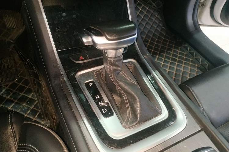 Used CHANGAN Ruicheng CC 2022 Blue Whale Edition 1.5T DCT Luxury Model Gear Lever