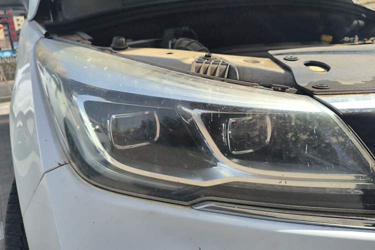 Used Baojun 730 2017 1.5T Manual Prestige Version 7 Seats Right Front Headlight