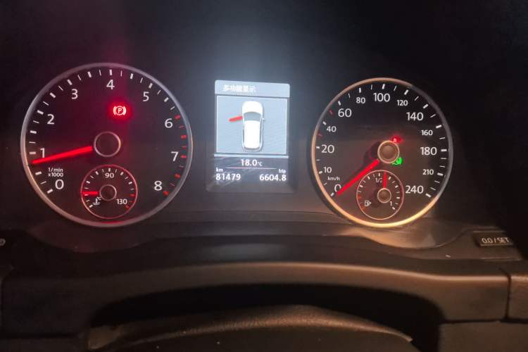 Used Volkswagen Tiguan 2013 1.8TSI Automatic Two-Wheel Drive Luxury Model Odometer Close Up