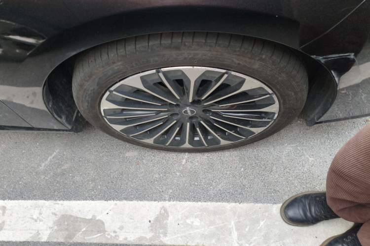 Used Nissan N7 2025 510 Pro Right Front Wheel Hub