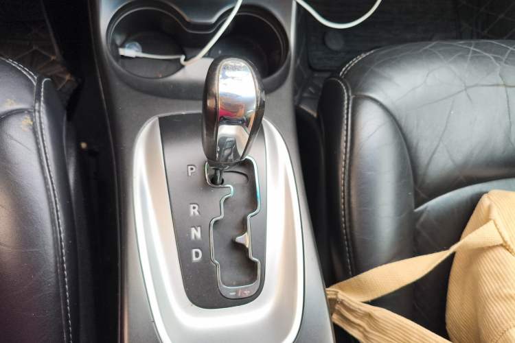 Used Dodge Journey 2013 2.4L Two-Wheel Drive Luxury Version Gear Lever